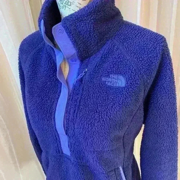 Cozy THE NORTH FACE Jacket - Gorgeous vibrant Purple Color - Picture 4 of 12